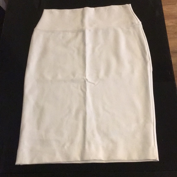 Junee white pencil skirt - Picture 1 of 3